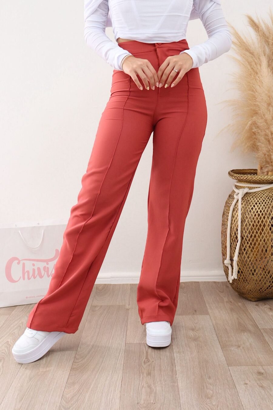 Pantalón Amelia wide leg en tela Noche de Viena con pliegue frontal.