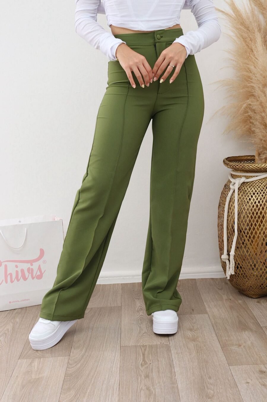 Pantalón Amelia wide leg en tela Noche de Viena con pliegue frontal.