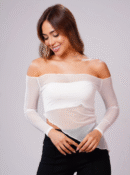 Blusa Dulce en velo, con top interno, cuello bandeja y corte inferior asimétrico. Disponible en talla única.