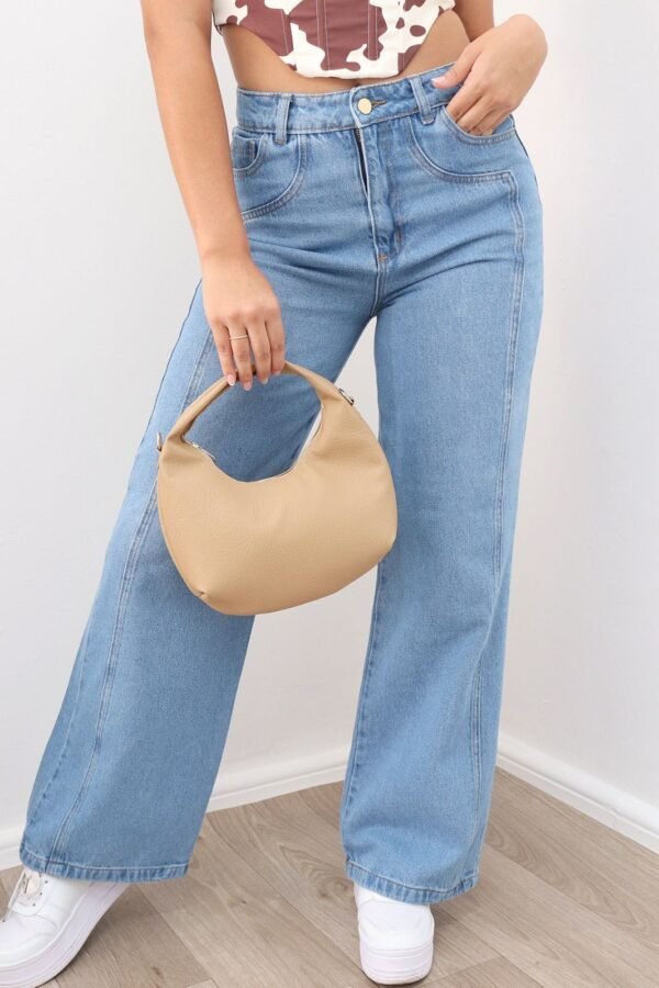 Jean Verónica wide leg en denim rígido, con costuras estructuradas