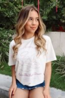 Camiseta oversize en algodón licrado suave con estampado exclusivo, corte amplio y fit relajado.