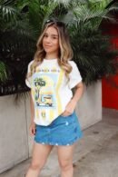 Camiseta oversize en algodón licrado suave con estampado exclusivo, corte amplio y fit relajado.