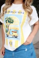 Camiseta oversize en algodón licrado suave con estampado exclusivo, corte amplio y fit relajado.