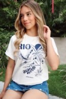 Camiseta oversize en algodón licrado suave con estampado exclusivo, corte amplio y fit relajado.