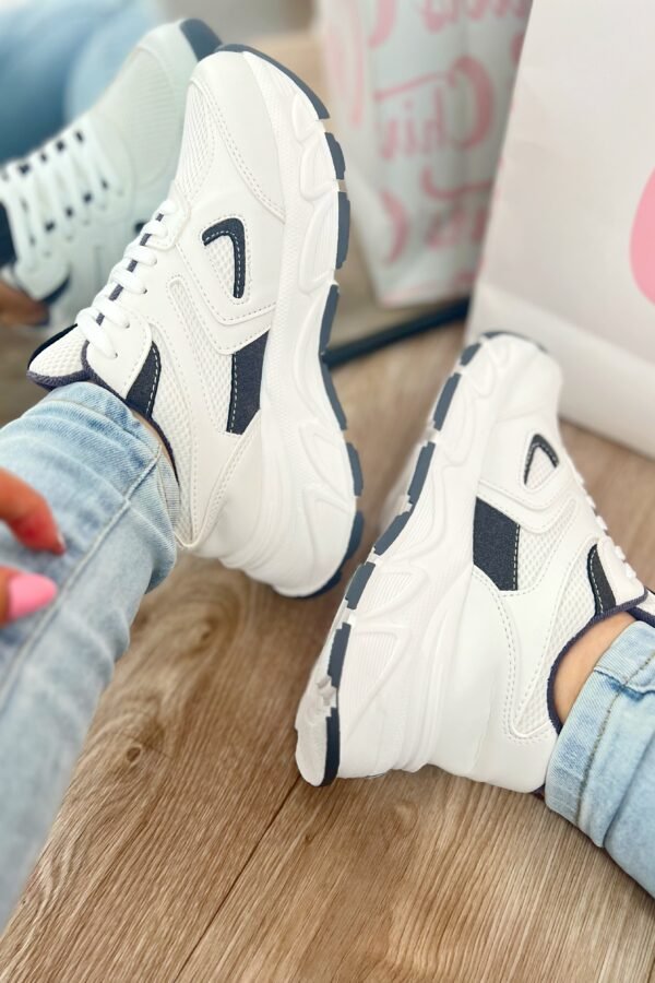 Tenis Alma negros con detalles blancos, cómodos y en tendencia, estilo urbano y moderno.