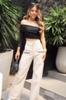 Blusa Mila en acetato, crop medio beso con manga larga y cuello bandeja.