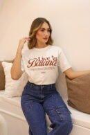 Camiseta unisex oversize de algodón, con estampado frontal y silueta amplia.