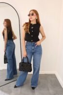 Chaleco Martina en noche de Viena con bolsillos frontales y botones dorados. Tallas S, M y L.