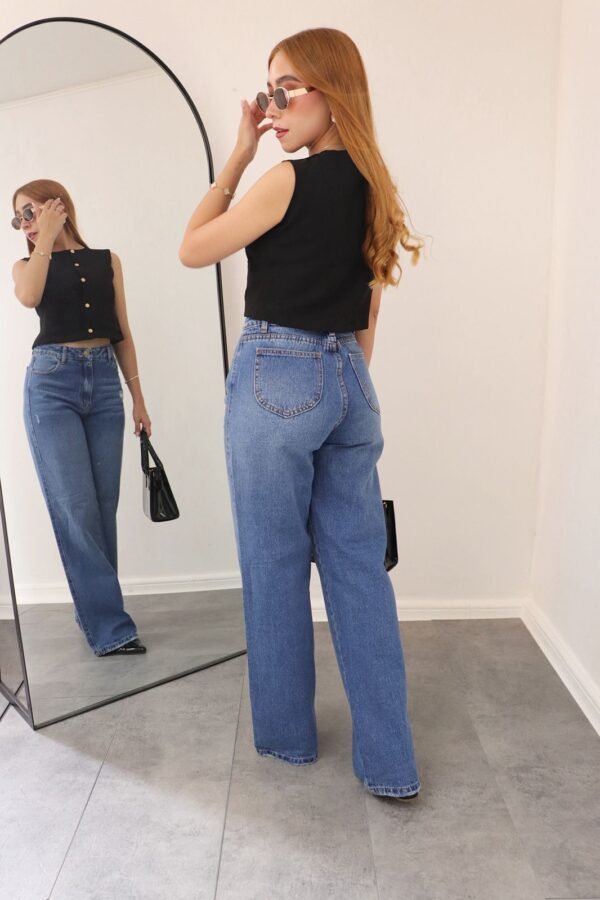 Chaleco Martina en noche de Viena con bolsillos frontales y botones dorados. Tallas S, M y L.