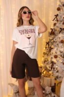 Camiseta unisex oversize de algodón, con estampado frontal y silueta amplia.