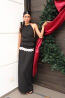 Conjunto Yarit con falda larga en rib negro y blusa halter de espalda descubierta con doble amarre. Tallas S y M.