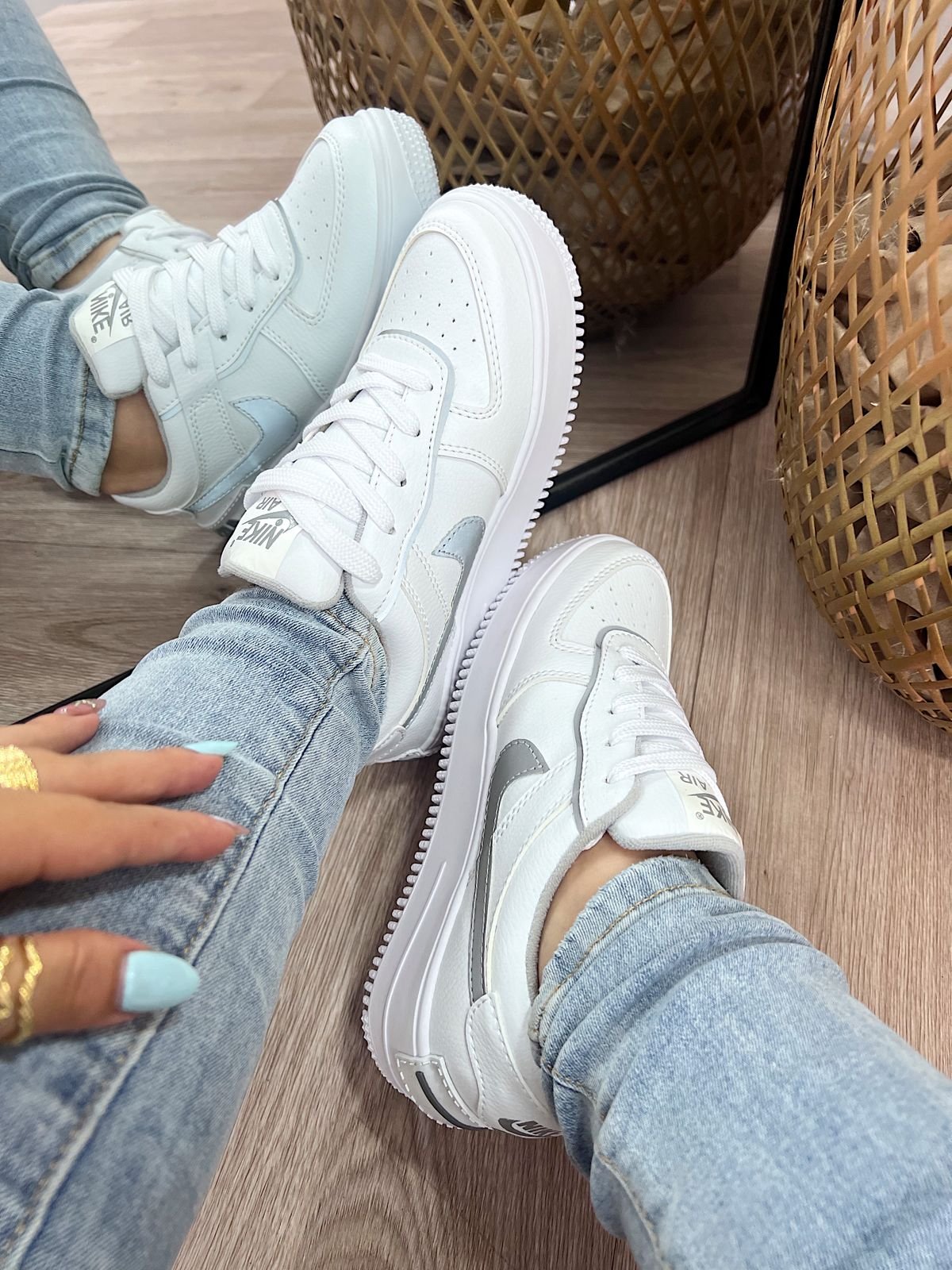 TENIS NIKE REFLECTIVO - Imagen 2