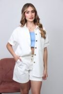 Elaborada en tela jean rigido de excelente calidad, que brinda estructura, comodidad y un ajuste favorecedor.