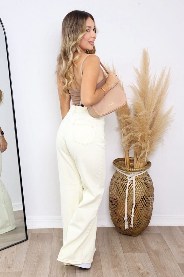 El Jean Vainilla es el equilibrio perfecto entre comodidad y estilo.